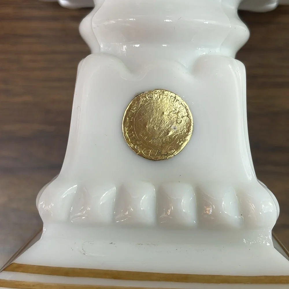 Elegant Floral White Pedestal‎ Vase
